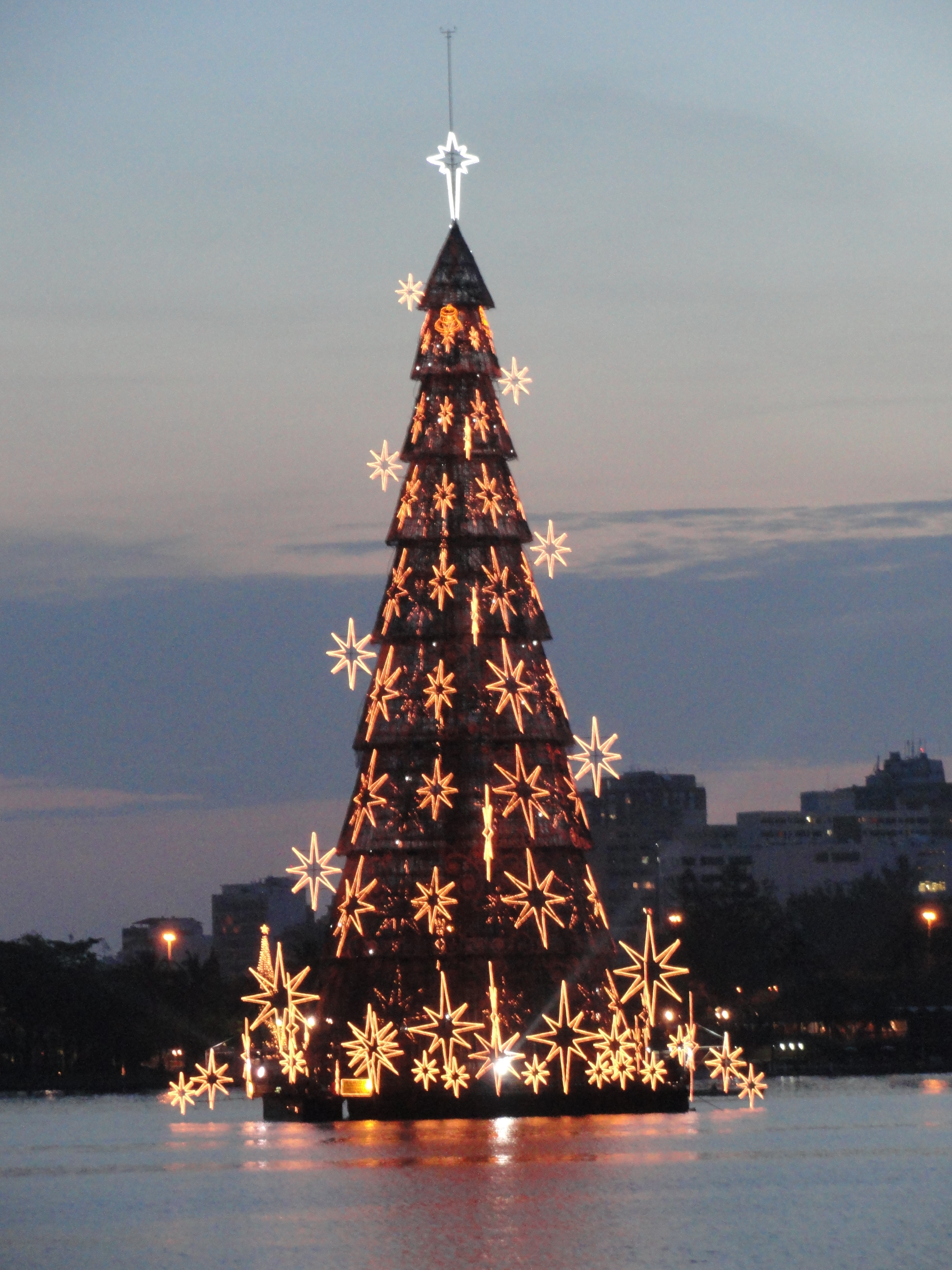 Árvore da Lagoa: A árvore de Natal da Lagoa Rodrigo de Freitas